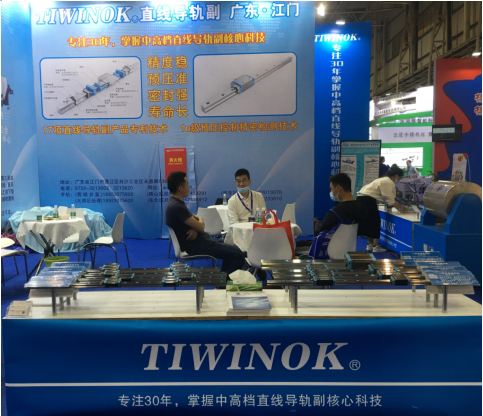 TIWINOK小猪视频APP在线观看